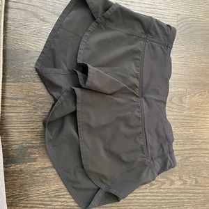 Black lululemon speed up 2.5 inch shorts